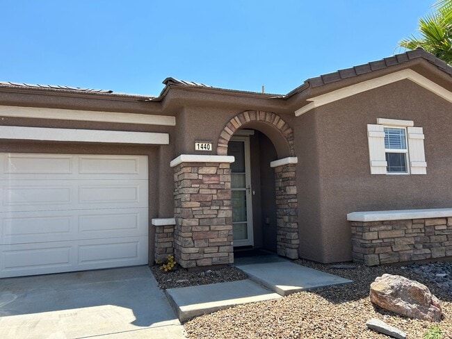 Building Photo - Home on The Canyons Golf Course