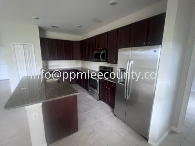 Foto del edificio - Fantastic 4 bedroom 2 bath 2 car garage home in Deep Creek