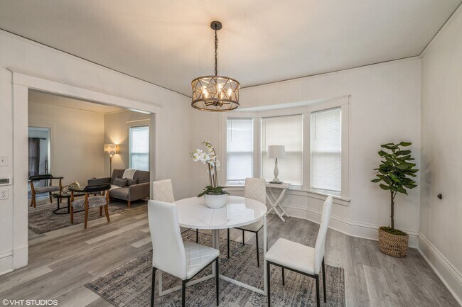 Foto del edificio - 3 Bedroom Large House for Rent