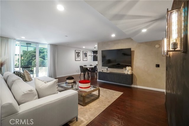 Foto del edificio - 22041 Costanso St