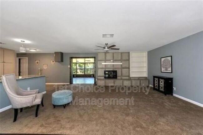 Foto del edificio - 1716 Acorn Ln