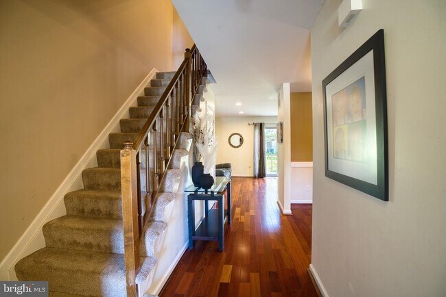 Foto del edificio - 32 Lovett Ct