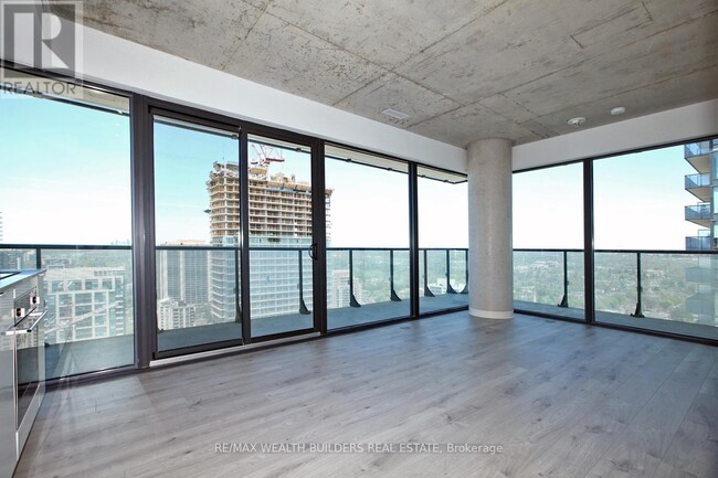 Building Photo - 161-2161 Roehampton Ave