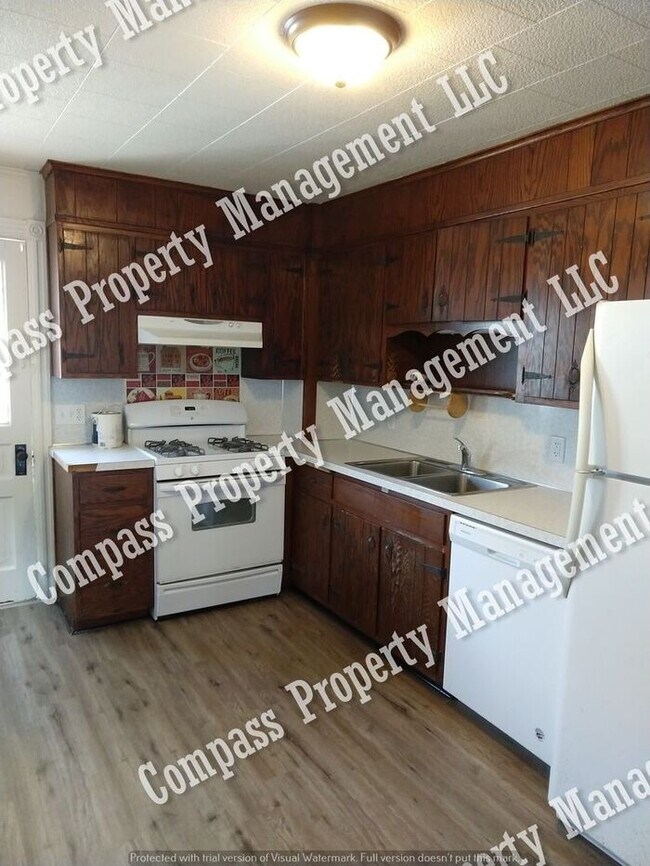 Building Photo - $1095 - 3 Bed, 1 Bath - Coatesville