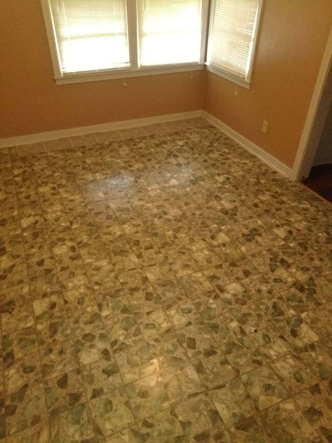 Foto del edificio - 1054 Voorhees Ave