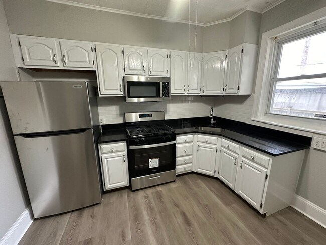 Foto del edificio - Charming updated 3 bed 1 bath in amazing location