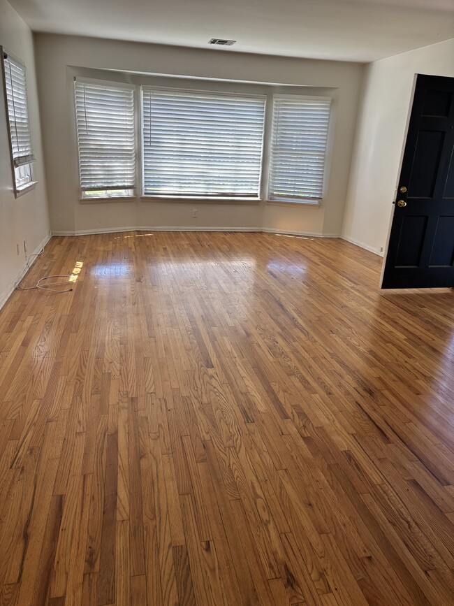 Foto del edificio - 6156 Fair Ave