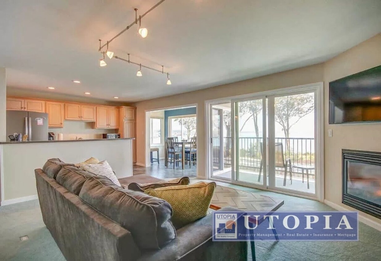 Primary Photo - Ocean Views! 2 bd/ 1.5 bath condo w/ Commu...