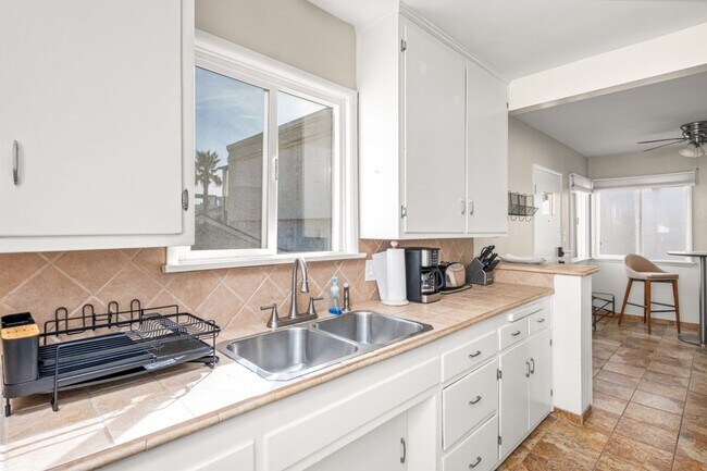 Building Photo - 58 10th Ct