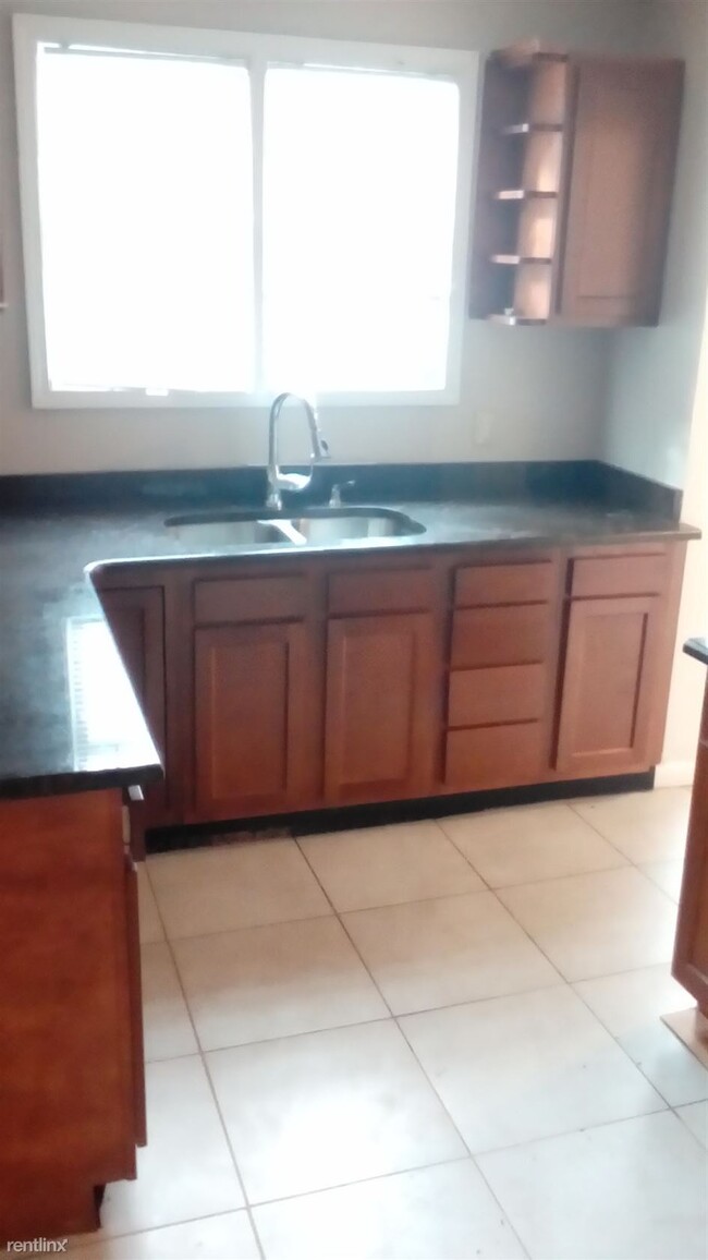 Foto del edificio - 3 br, 1.5 bath House - 16551 Ashton Ave