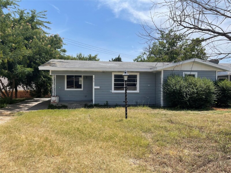 910 Circle, Bowie, TX 76230 House Rental in Bowie, TX