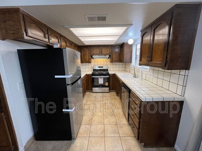 Building Photo - 351-360 N Capitola Ct