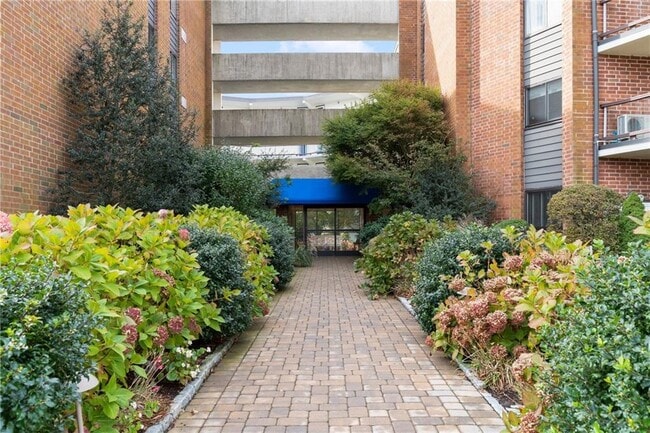 Building Photo - 1205 Capella S