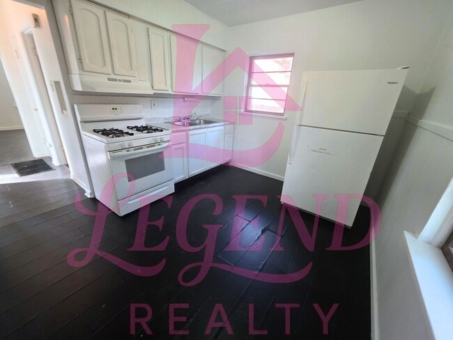 Building Photo - Cozy 2 Bedroom 1 Bathroom Home!
