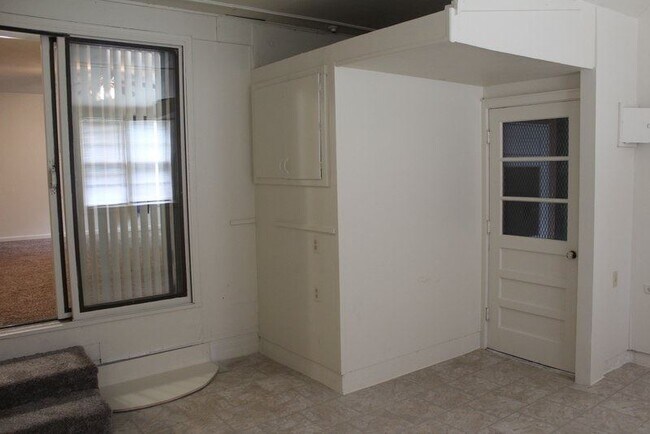 sunroom - 531 Edgerton Ave