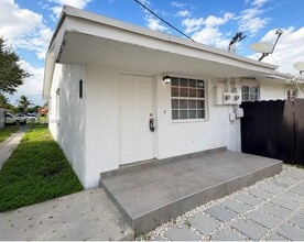 Building Photo - 15741 NW 40th Ct