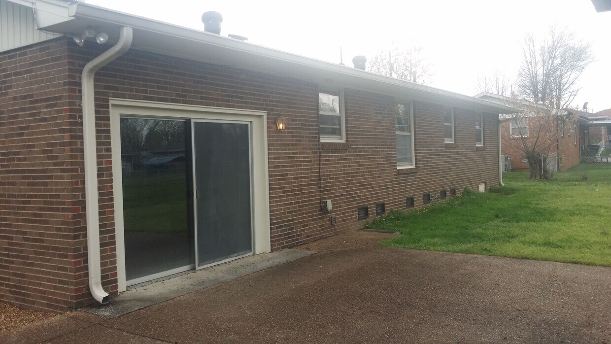 Building Photo - FOR LEASE - 3 Bed, 1.5 Bath, 1450sqft Sing...