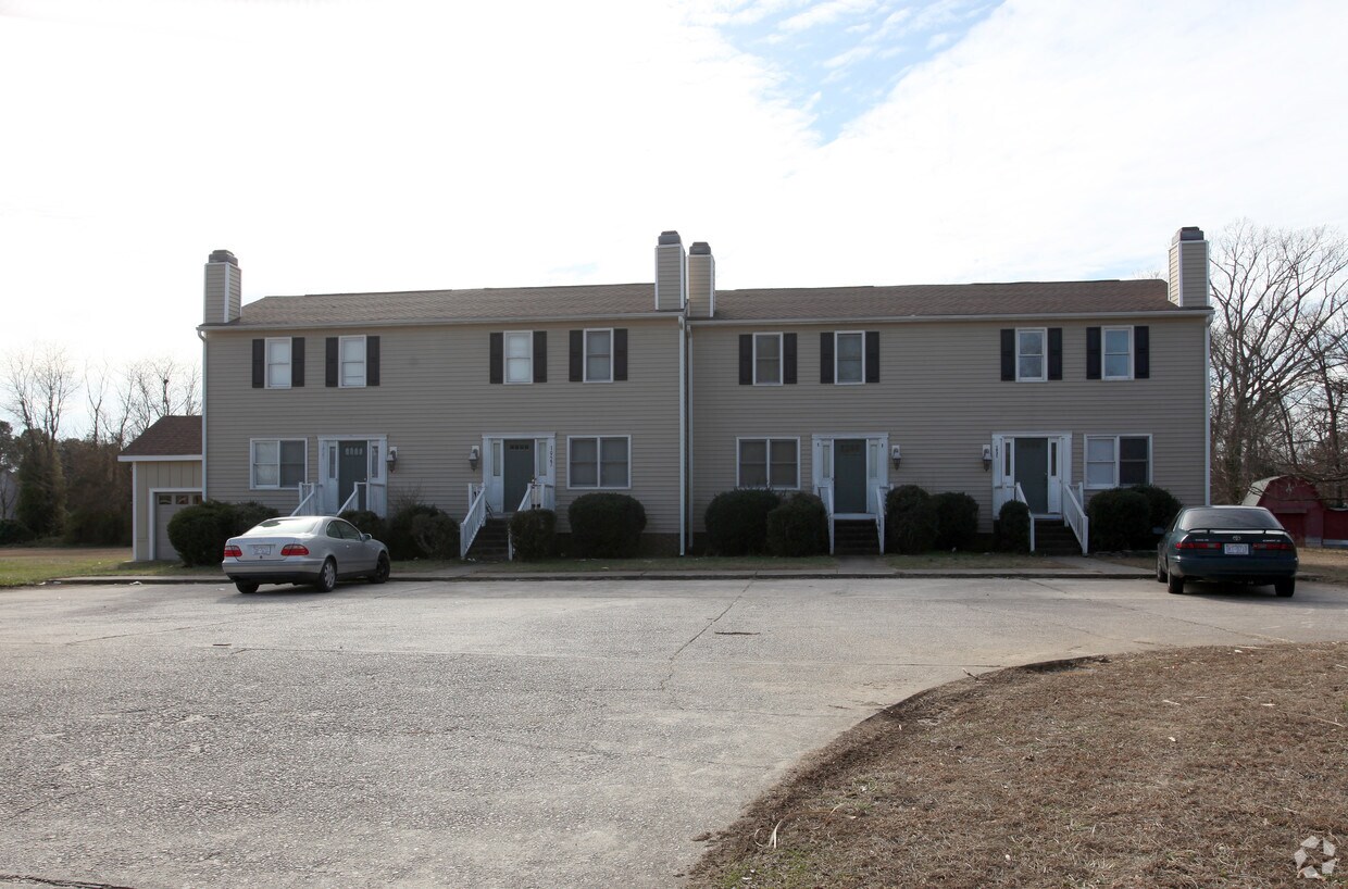 Building Photo - 1925-1931 Summerdale Dr
