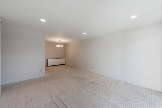 Building Photo - 1730 Halford Ave