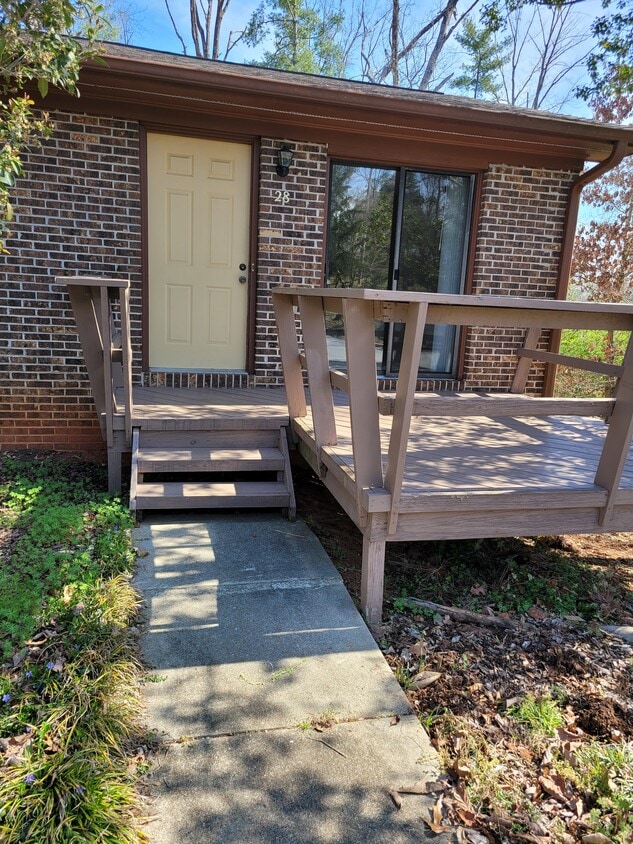 Exterior - 28 Greenleaf Ct