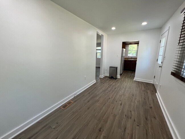 Foto del edificio - Charming 3 BR/1 BA Single-Family Home in P...