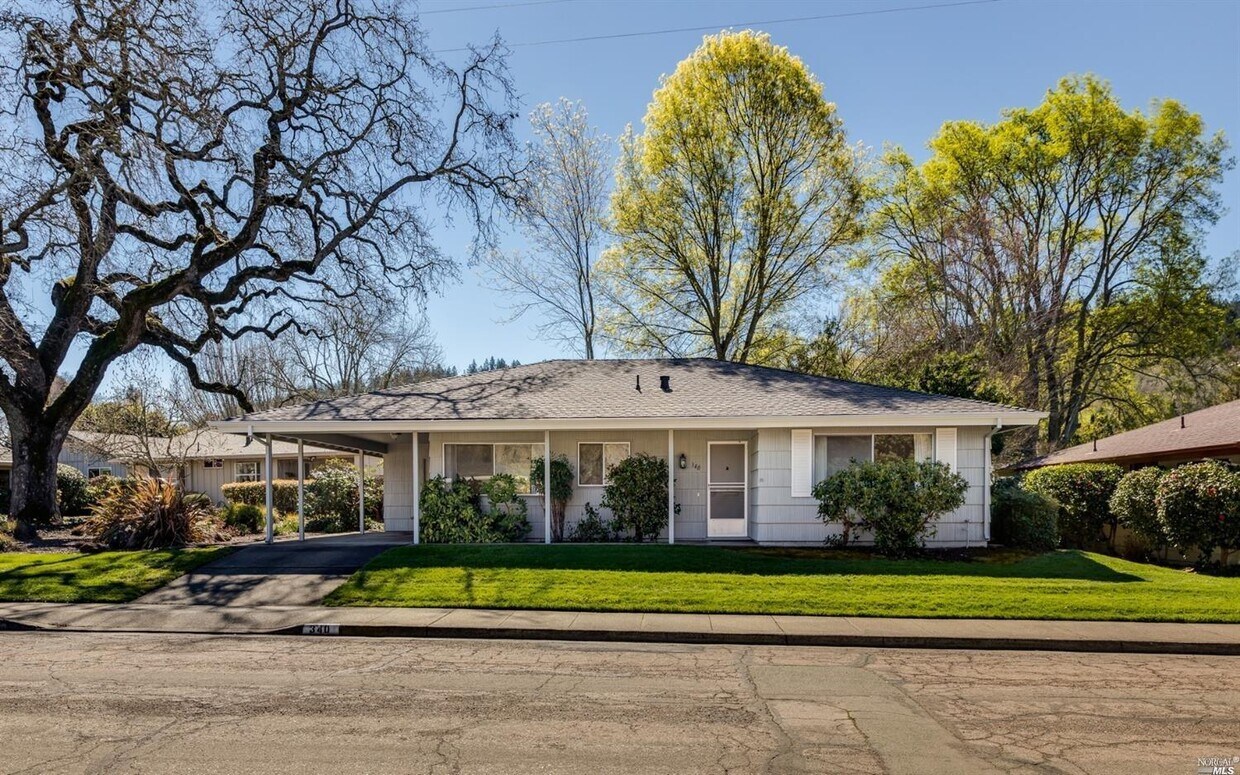 Primary Photo - 340 Green Field Cir
