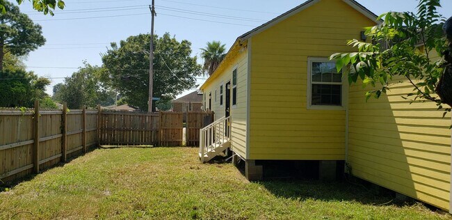 Foto del edificio - 4501 Majestic Oaks Dr