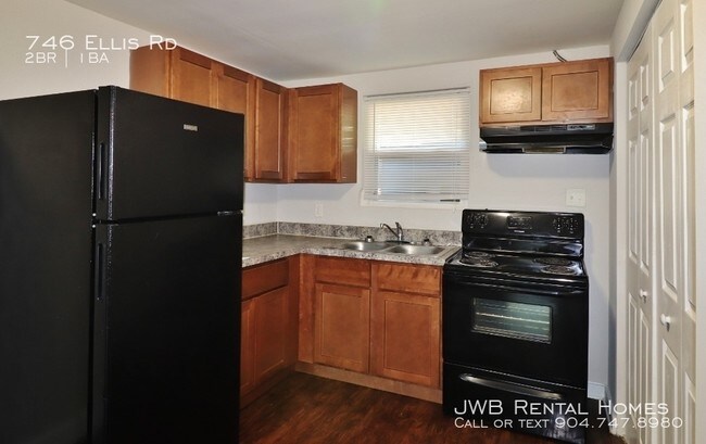 Foto del edificio - 746 S Ellis Rd