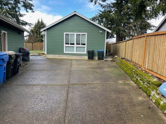 Building Photo - 5938 Danials Loop SE