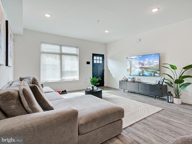 Building Photo - 1931 Colonial St