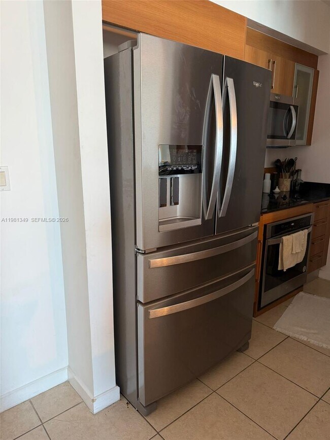 Foto del edificio - 335 S Biscayne Blvd