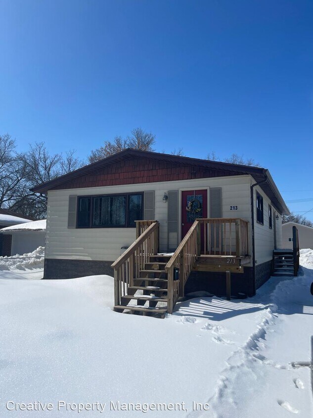 213 21st St NW, Minot, ND 58703 House Rental in Minot, ND