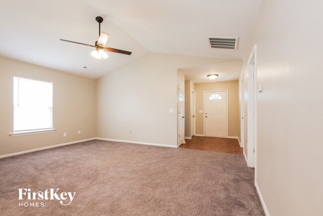 Building Photo - 5823 Hamilton Oaks Dr