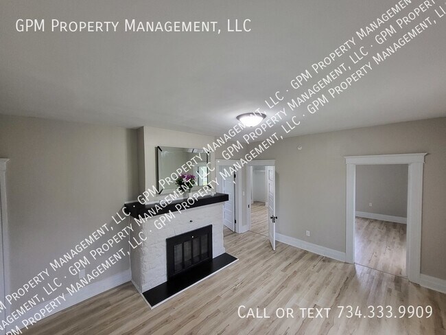 Building Photo - Unique Romulus Home for rent.
