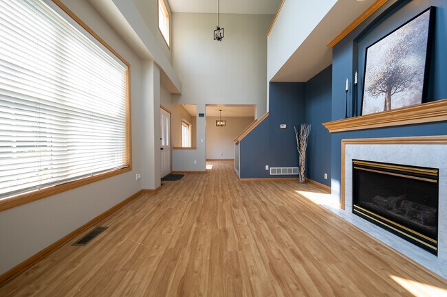 Building Photo - 9679 Alvarado Ln N