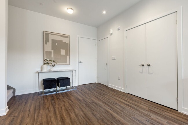 Building Photo - 3562 Colonial Dr