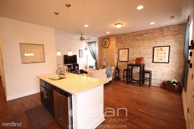 Building Photo - 1 br, 1 bath  - 1470 W ERIE Apt 3R Unit 3R