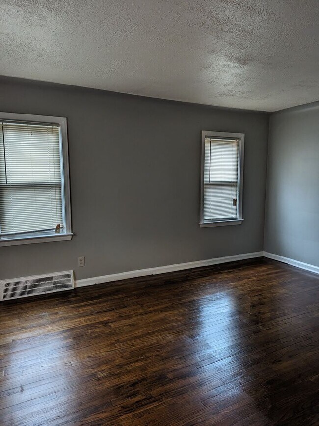 Foto del edificio - 12648 Mettetal St- 3 BEDS & 1.5 BATH FOR R...