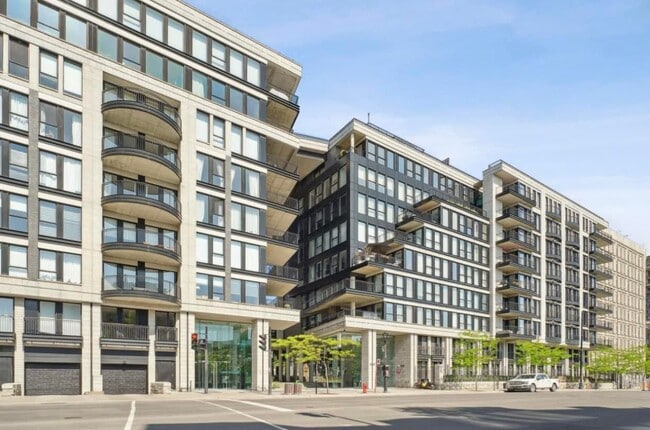 Building Photo - 333 Rue Sherbrooke E