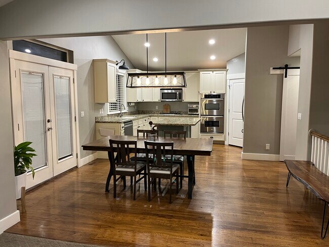 Foto del edificio - 848 1220 W