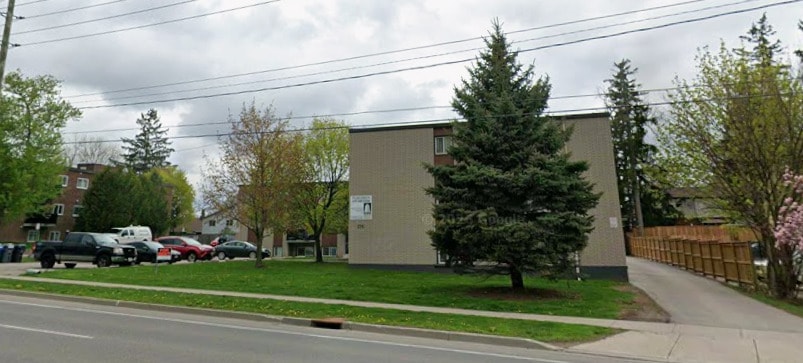 Building Photo - 376 Erb St W