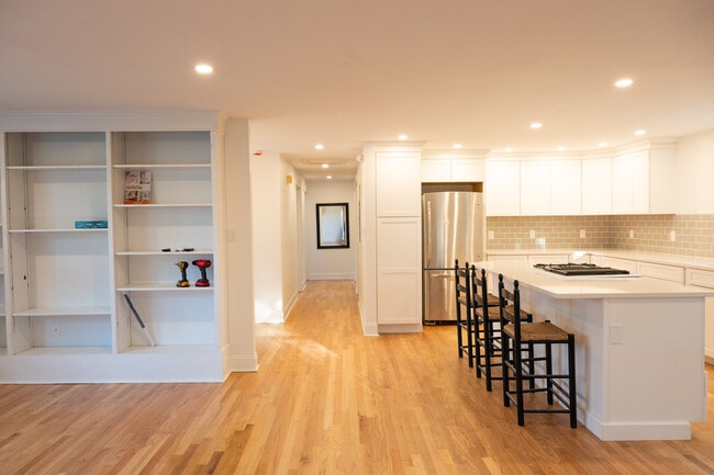 Building Photo - 6 Eastfield Rd