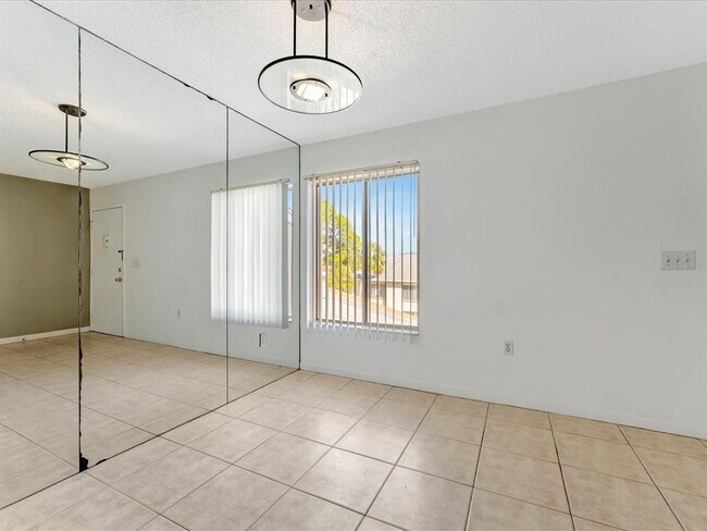 Foto del edificio - 9960 5th St N