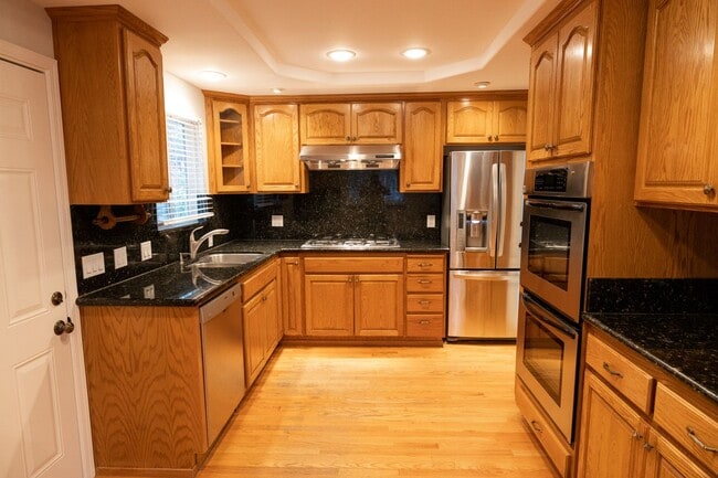 Building Photo - Large updated home in San Mateo Village!