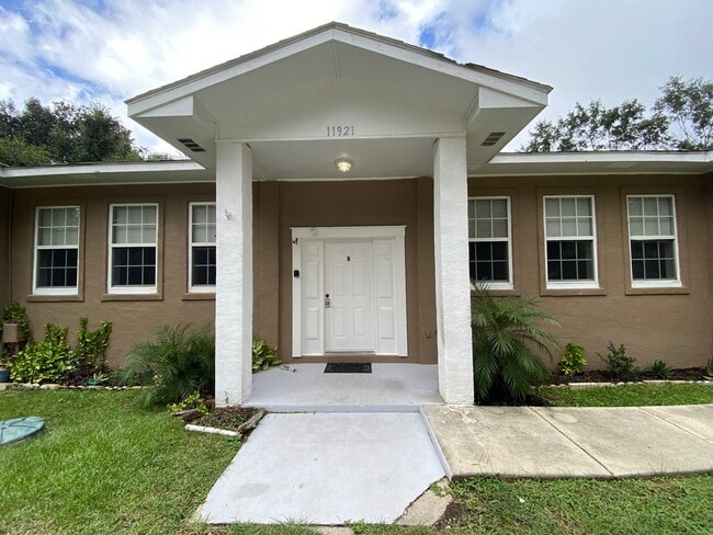 Building Photo - 11921 Woodland Ave