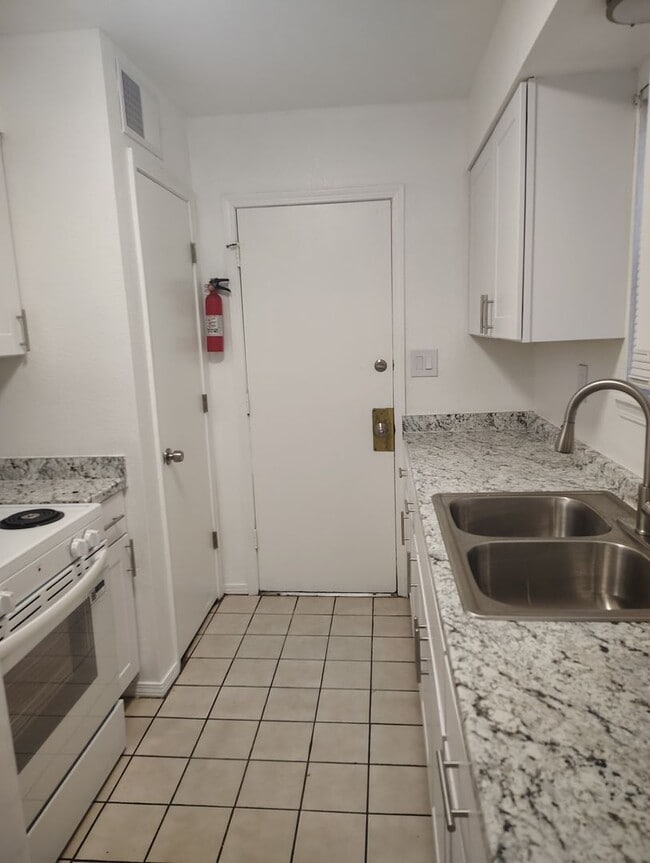 Foto del edificio - COMING SOON - Recently updated 2 bed -1 bath aprox 800 sq ft 2nd and Montano