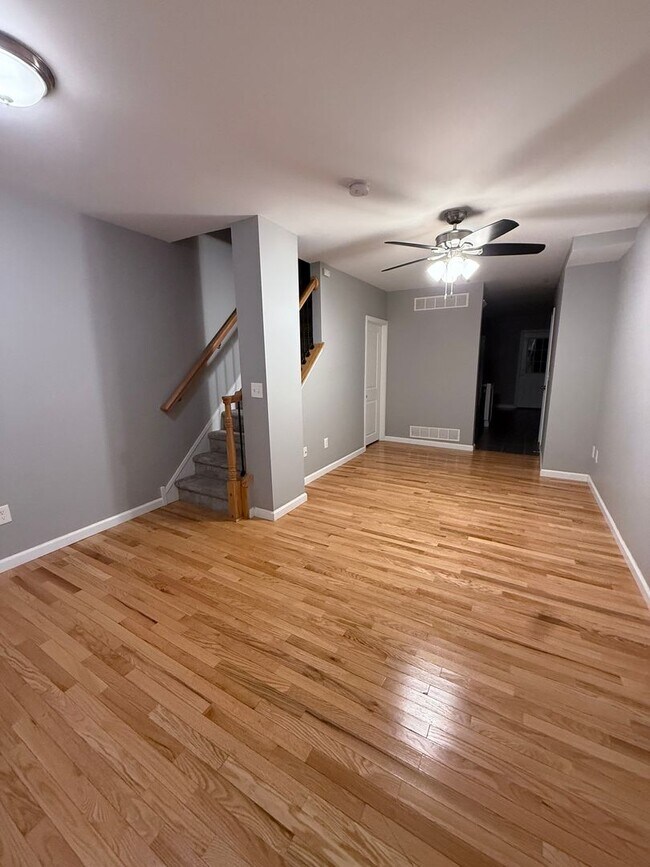 Foto del edificio - Beautifully Renovated 2 bedroom home with office.