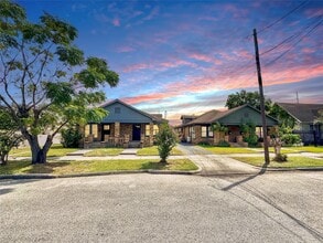 Building Photo - 7 Hunt St