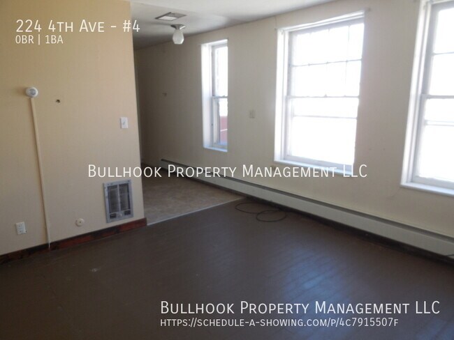 Building Photo - Downtown Living in a Spacious Studio