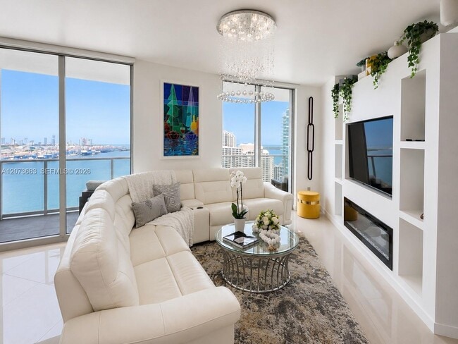 Building Photo - 300 S Biscayne Blvd